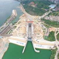 贛江全線(xiàn)貫通！江西萬(wàn)安樞紐二線(xiàn)船閘順利試通航 利好東、中部地區(qū)資源交流